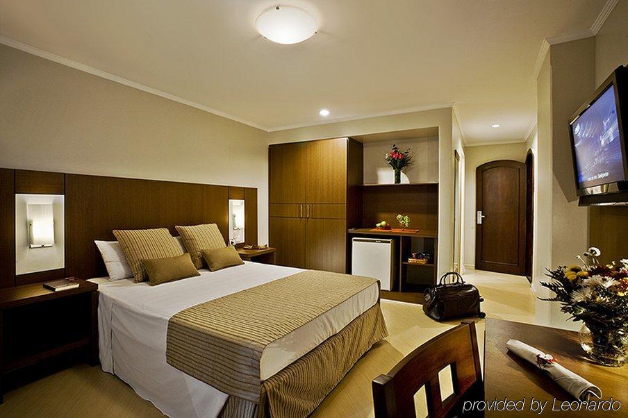 Hotel Deville Curitiba Oda fotoğraf