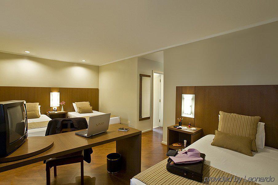 Hotel Deville Curitiba Oda fotoğraf