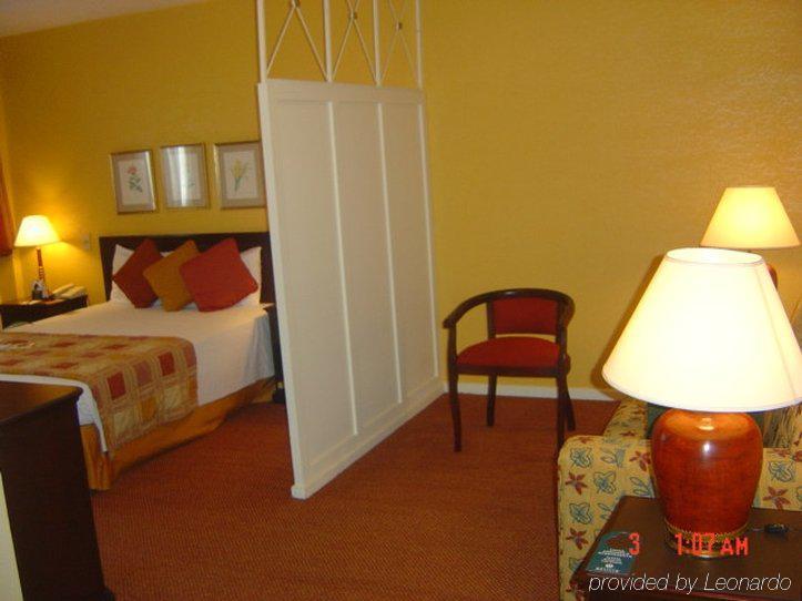Hotel Deville Curitiba Oda fotoğraf