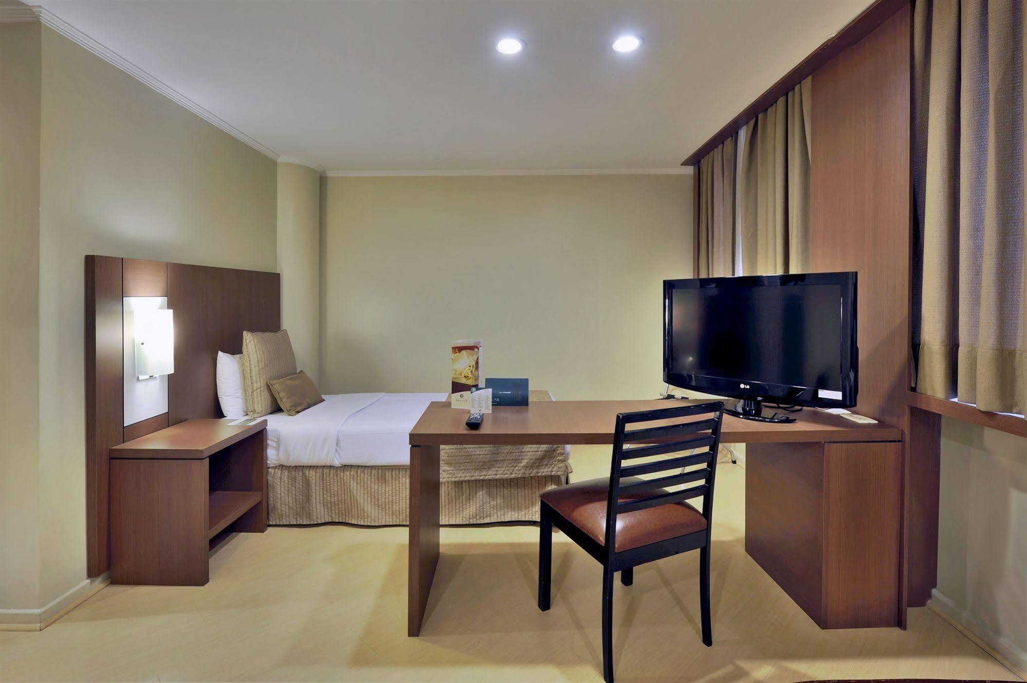 Hotel Deville Curitiba Dış mekan fotoğraf